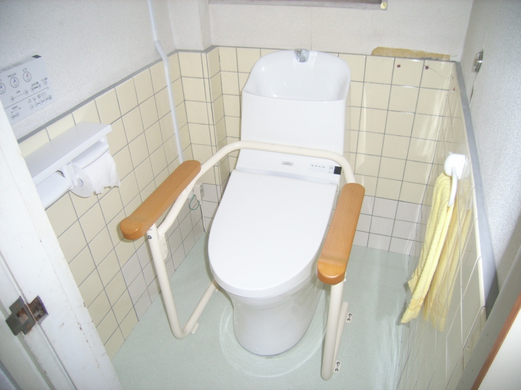 敦賀市H様邸 和式兼用トイレを洋式トイレへ（手すり設置）介護保険使用現場
