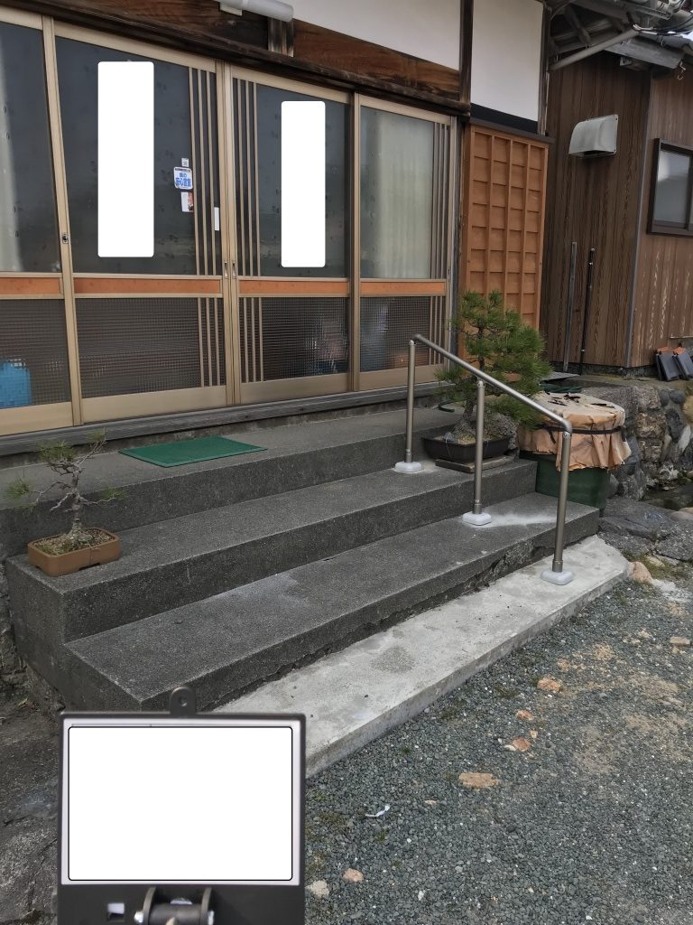 美浜町S様邸　玄関前・裏手階段に手すり設置工事～介護保険を利用して～ 施工後2