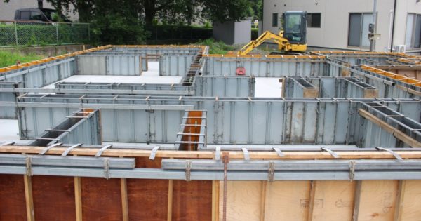 只今新築建設中！④基礎工事(型枠)