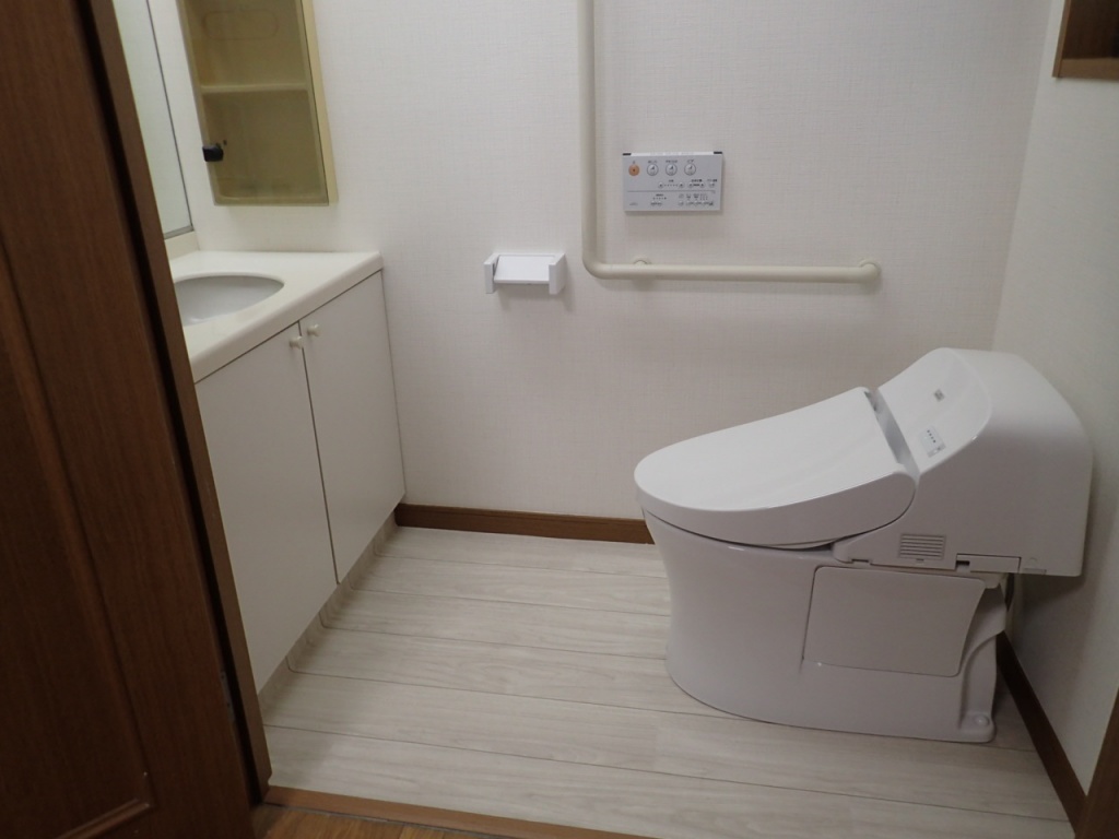 【トイレ】家族それぞれに合うトイレリフォーム〝掃除のことを考えたトイレに” 施工後4