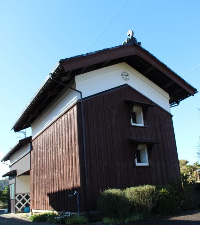本屋と蔵の外壁塗装〖動物が入れる隙間を発見〛 施工後3