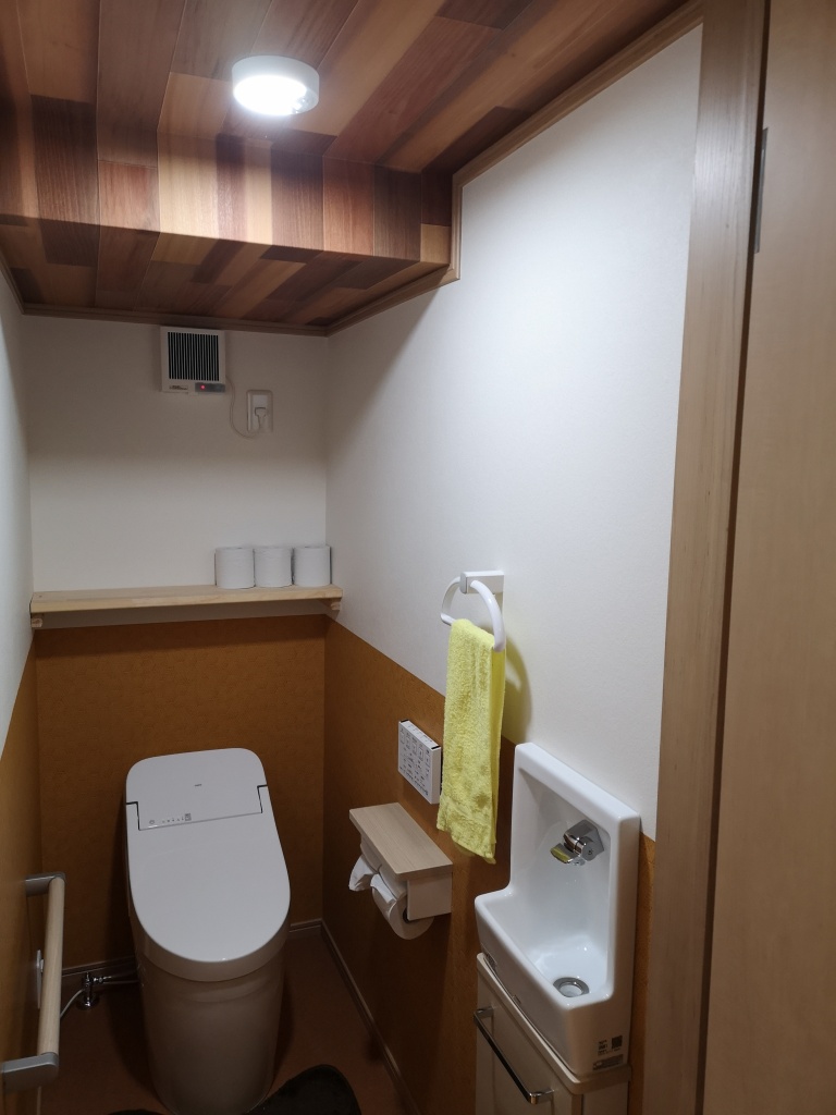 ご両親への思いやり【おうちの中にトイレを新設】 施工後2