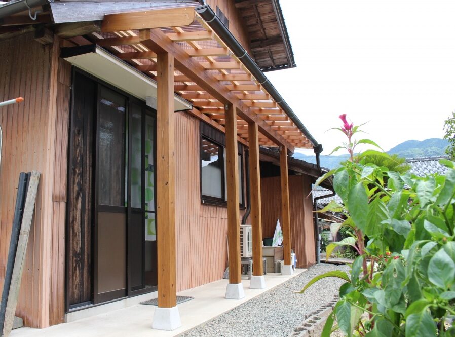 庇→木製テラス屋根に！ 施工後2