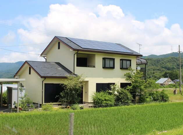 緑に映える可愛い外壁塗装🏡 施工後2