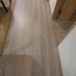 玄関ホール・LDKの床板張替工事！＋ドア修繕